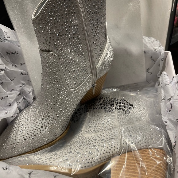 Francesca’s Rhinestone boots - Picture 3 of 4